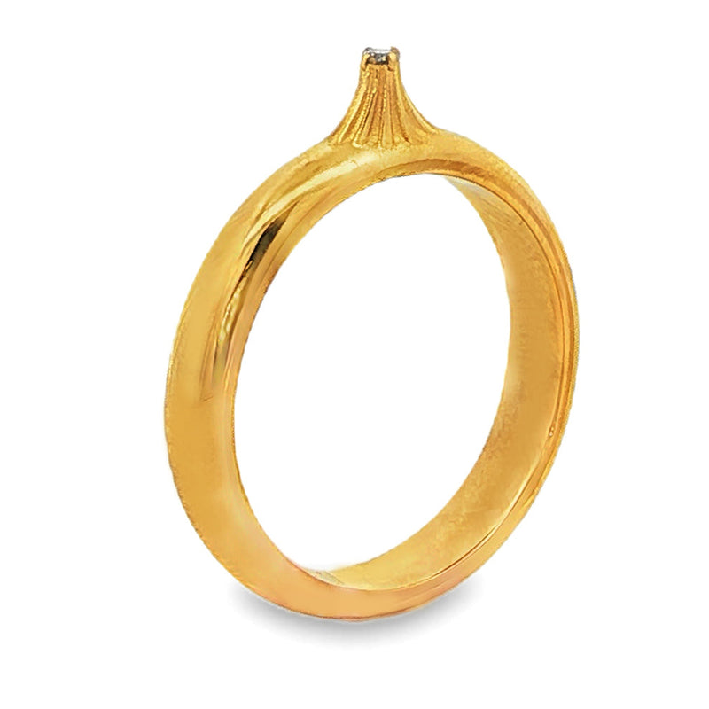 Gold-tone Tom and Jerry ring with smooth band and subtle engraved character detail