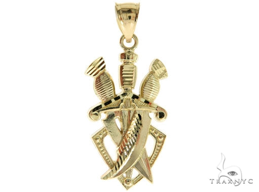 10K yellow gold men’s pendant featuring three detailed crossed daggers design