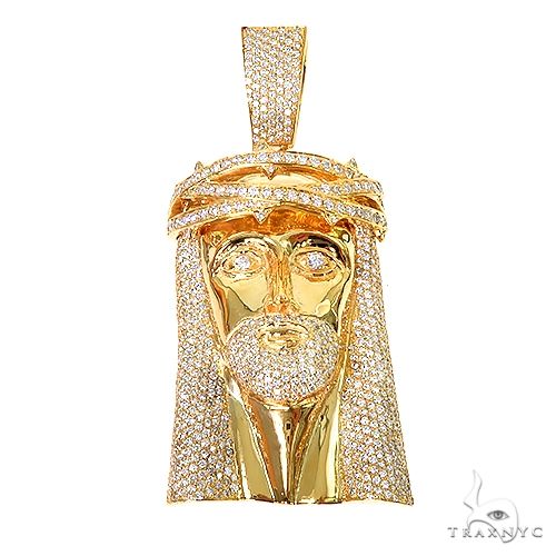 14K yellow gold Jesus pendant with detailed diamond accents on crown and beard
