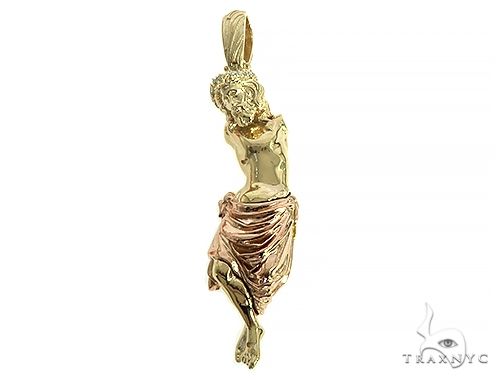 14k gold Jesus crucifix pendant in yellow gold – detailed figure on cross, front view