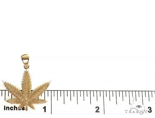 14K Gold Weed Pendant, photo 6 of 7