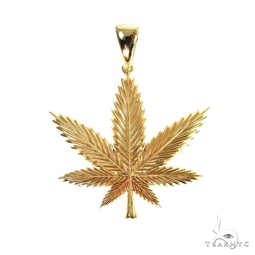 14K Gold Weed Pendant | TraxNYC