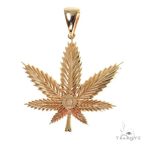 14K Gold Weed Pendant, photo 4 of 6
