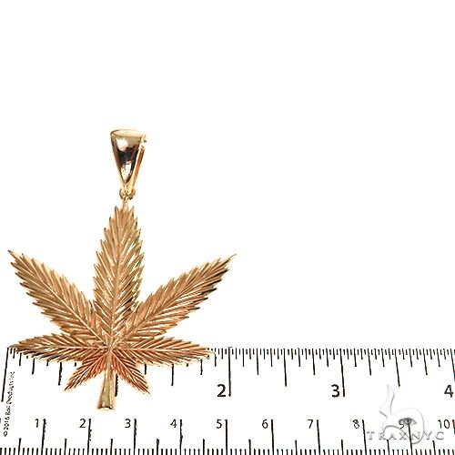 14K Gold Weed Pendant, photo 5 of 6