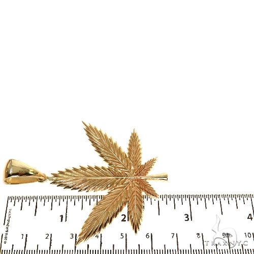14K Gold Weed Pendant, photo 6 of 6
