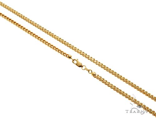 14K yellow gold hollow Franco chain 2.5mm, close-up of squared interlocking links on white background