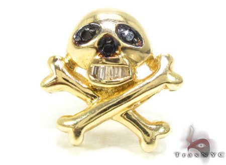 Yellow gold skull head earring with black diamond eyes and crossbones design