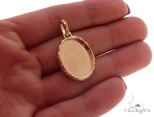 18K Gold Oval Special Edition Photo Pendant Engraved Frame 65310 - Image 5