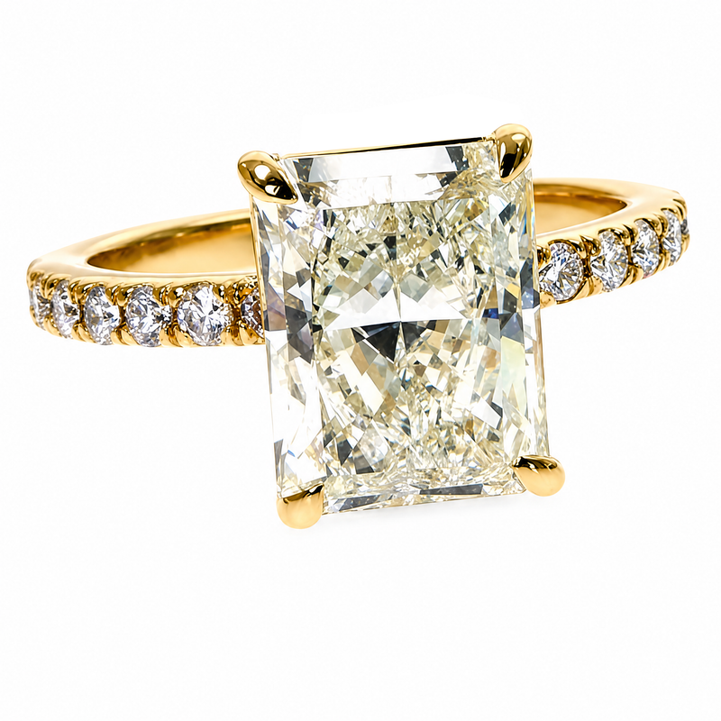 Radiant Cut Diamond Engagement Ring in 18K gold, view 4