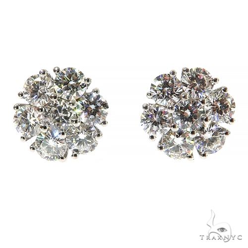 Flower cluster diamond earrings in yellow gold – petal setting with round diamonds, front view