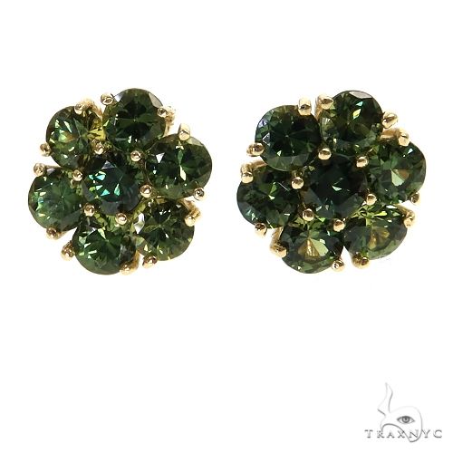 Flower cluster earrings with green sapphire stones – small bloom silhouette, front view