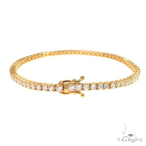 Yellow gold tennis bracelet with round 7-point parcel diamonds, secure clasp closure