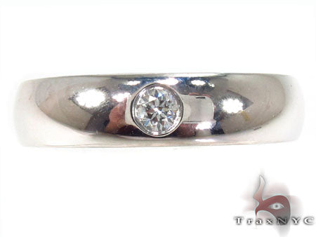 White gold men's engagement ring with single round diamond set in center band