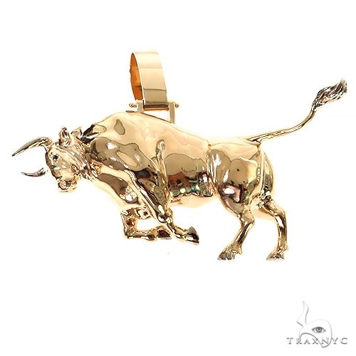 3D sculpted bull pendant in metal, full-relief side profile view