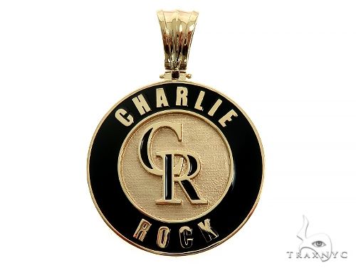 Custom portrait pendant in 14k yellow gold – front-facing sculpted face relief detail