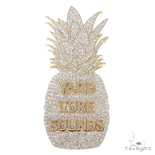 Custom diamond pineapple pendant in yellow gold – front view showing diamond-set body and crown detail