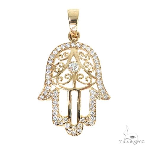 Yellow gold Hamsa pendant with intricate filigree and surrounding diamonds