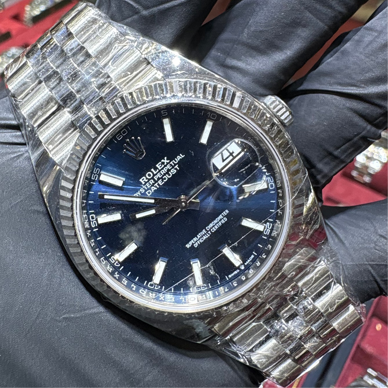 Rolex DateJust 126334 Oystersteel 41mm blue stick dial, detail view