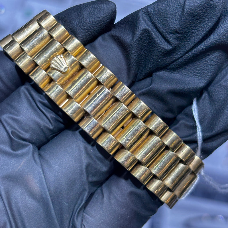 Rolex Day-Date | 18K Yellow Gold | 36mm | Champagne Stick Dial, photo 2 of 2