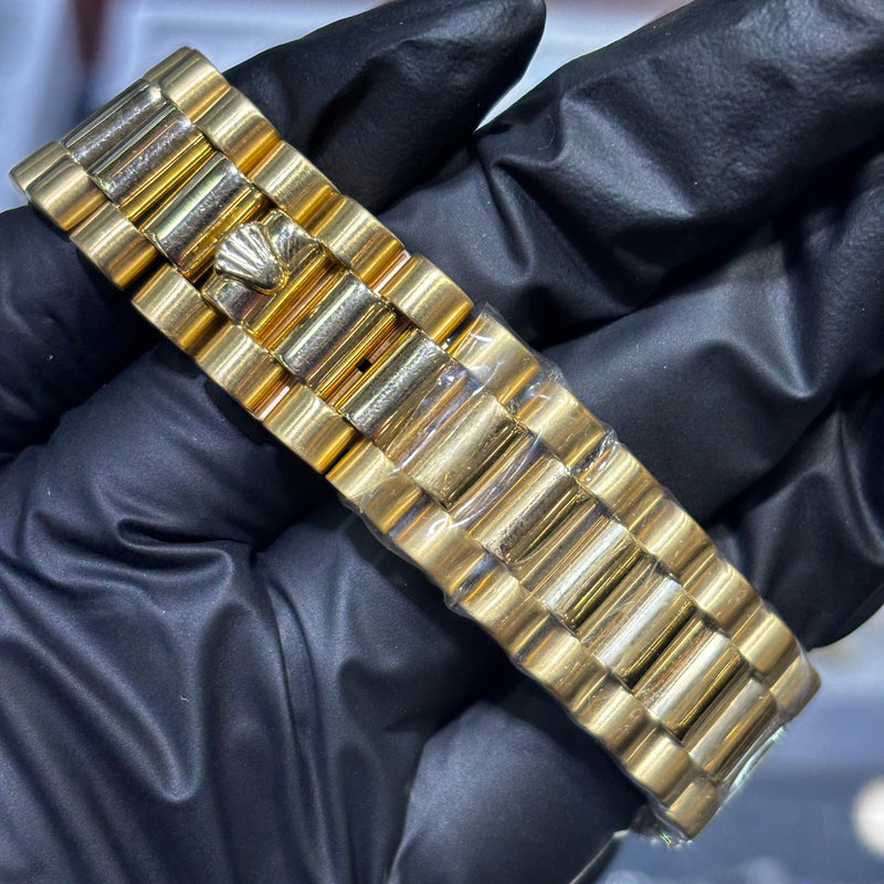 Rolex Day-Date 36mm | 18K Yellow Gold | Champagne Roman Numeral Dial, photo 2 of 2