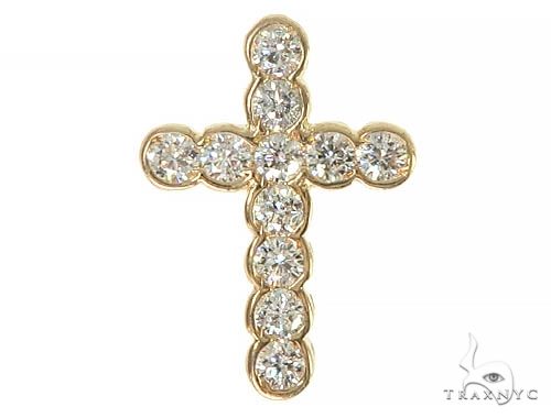 Diamond bezel cross pendant in 18k white gold – 11 round stones in individual bezels, front-facing view