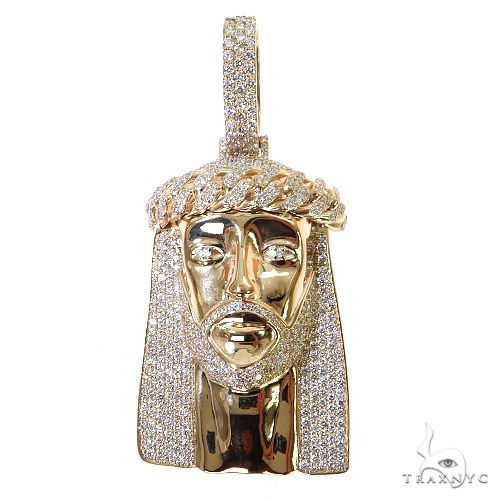 Medium yellow gold Jesus pendant with diamond-encrusted crown and face details