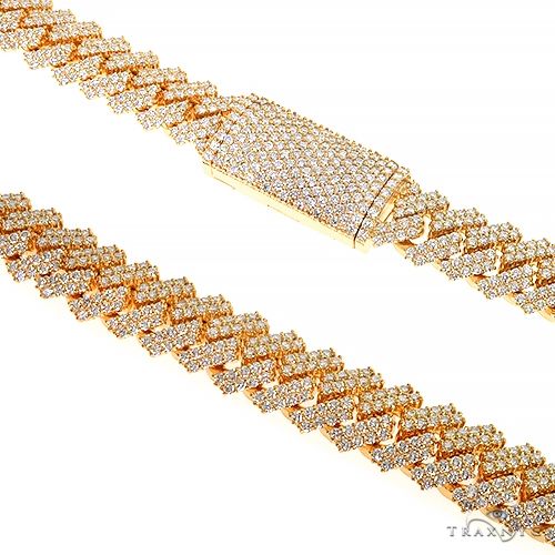 Prong set diamond Miami Cuban chain in yellow gold – round-cut stones set across each link, close-up angle