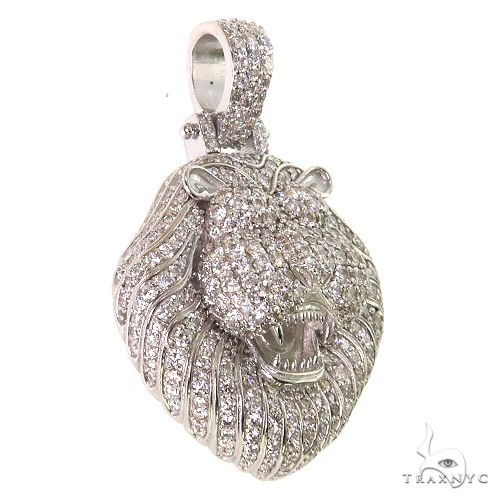 White gold lion head pendant encrusted with sparkling diamonds for men