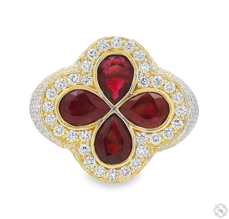 Yellow gold ring with clover-shaped ruby gemstones and surrounding diamonds
