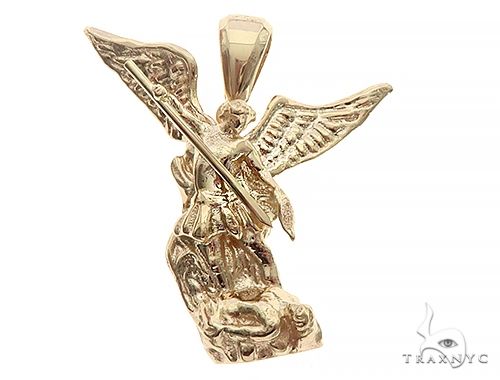 Saint Michael pendant in solid gold – detailed archangel relief, front view