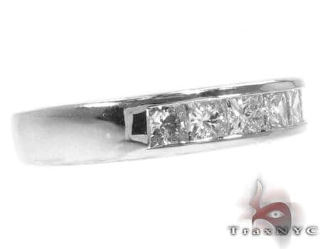 Invisible Diamond Wedding Ring in 18K gold, view 4