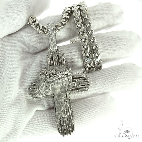 .925 silver cross pendant with detailed Jesus visage and textured chain necklace