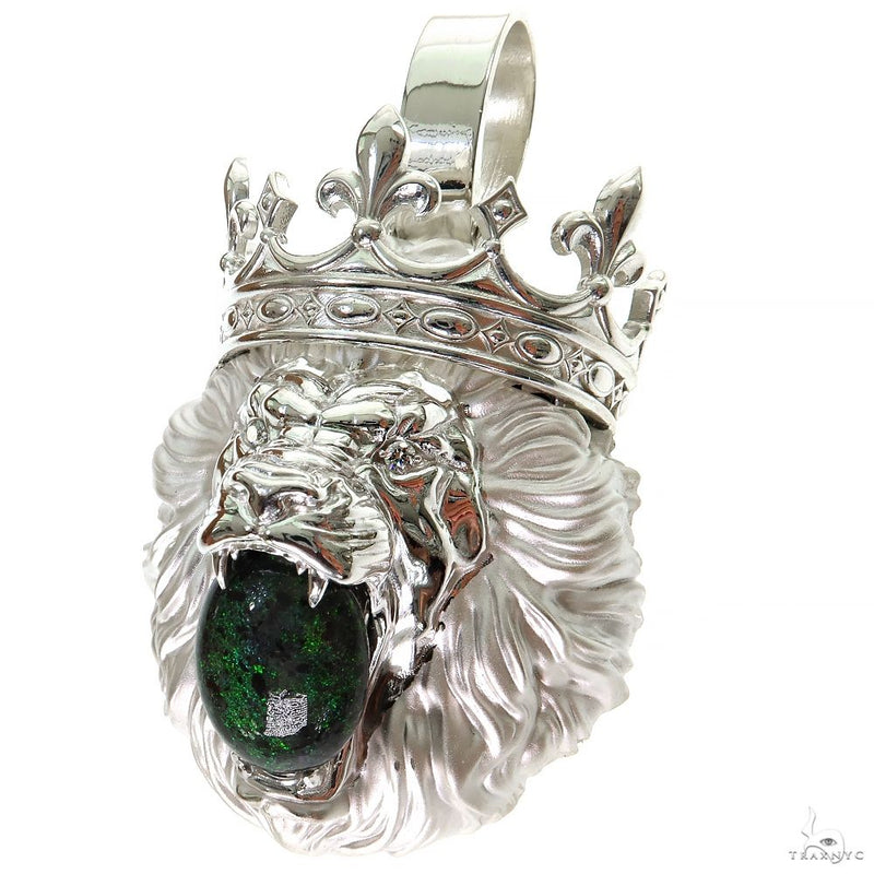 925 silver lion pendant with green opal gemstone and detailed crown design