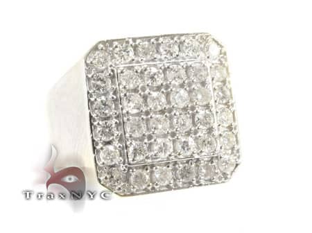 Square 10K white gold men's ring with grid-pattern prong-set diamonds