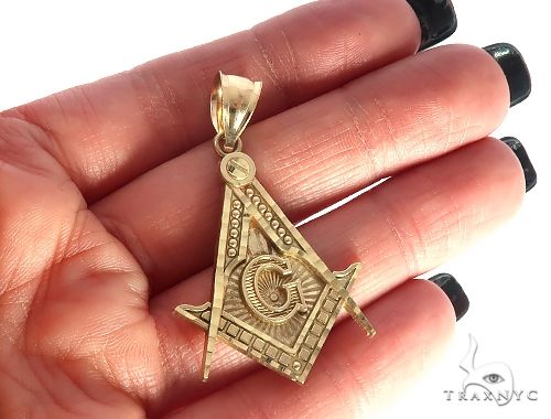 10K Yellow Gold Square and Compasses Masonic Instruments Charm Pendant, photo 5 of 6