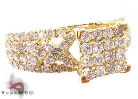 14K yellow gold women's Tia ring with round-cut diamonds
