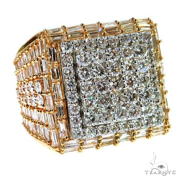 Men's 14K yellow gold ring with square pavé and baguette-cut diamonds.