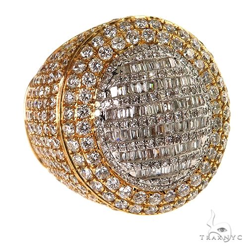 14K yellow gold men's ring with baguette and round diamonds in circular design