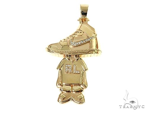 Custom sneakerhead pendant in 14K yellow gold – detailed sneaker form, front angle