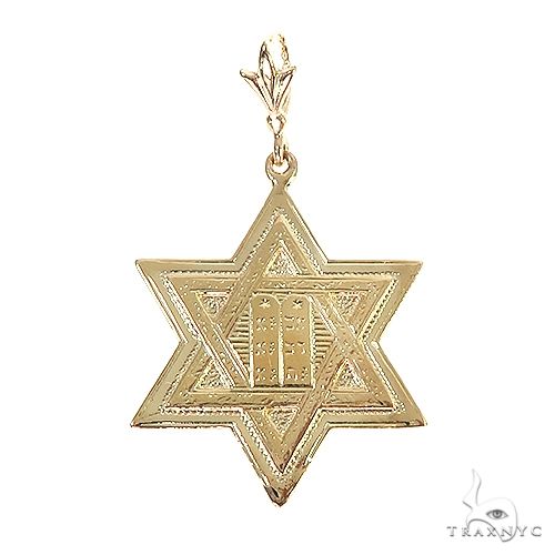 14K yellow gold David Star pendant with textured detailing and polished edges