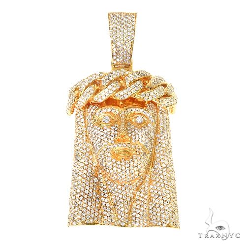14K yellow gold diamond pendant shaped as Jesus wearing a crown of thorns chain