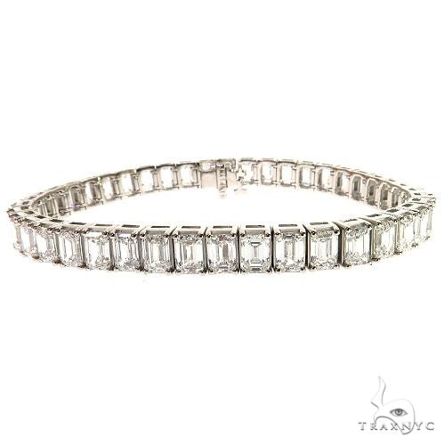 14K white gold bracelet with rectangular emerald-cut lab diamonds in fancy link design