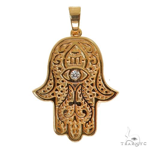 Hamsa hand pendant in 14K gold with diamond accents – front view