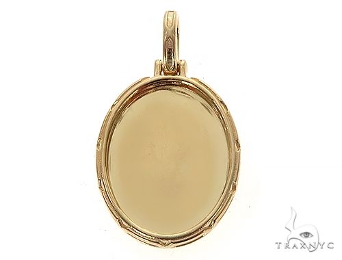 18K Yellow Gold Oval Special Edition Photo Pendant Engraved Frame 65313 - Image 1