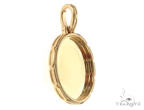 18K Yellow Gold Oval Special Edition Photo Pendant Engraved Frame 65313 - Image 2