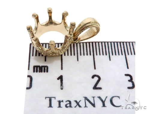 14K Crown Charm Pendant, photo 6 of 7