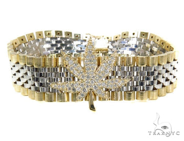 14K two-tone gold bracelet with a diamond-studded maple leaf centerpiece