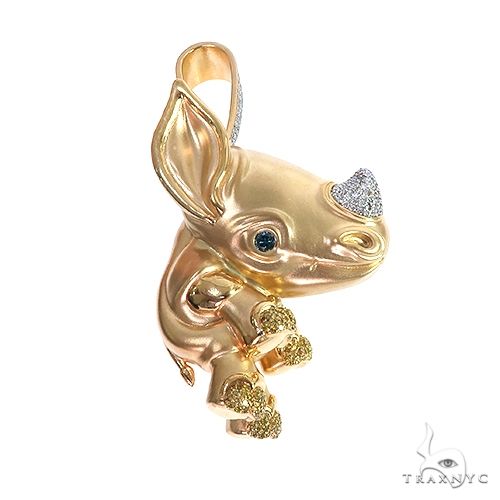 Custom 18k gold baby rhino pendant – sculpted figurine, three-quarter angle view