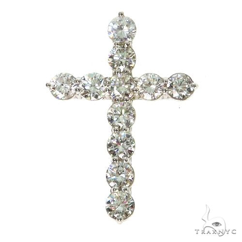 18K white gold cross pendant encrusted with round sparkling diamonds