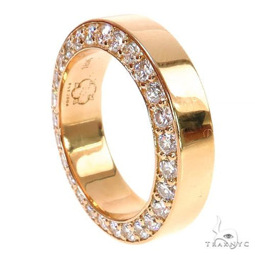 18K gold eternity men's wedding band with round-cut diamonds all around.